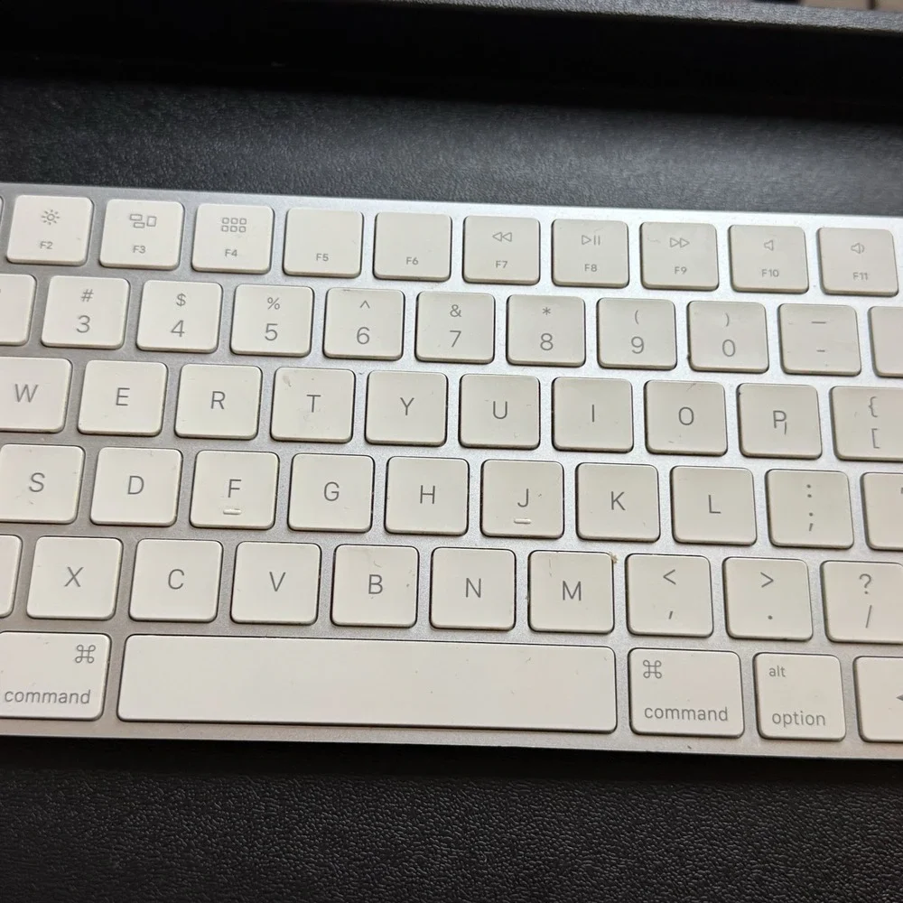Apple Magic Keyboard Bluetooth A1644‎ Wireless Keyboard tested & Working- Silver
